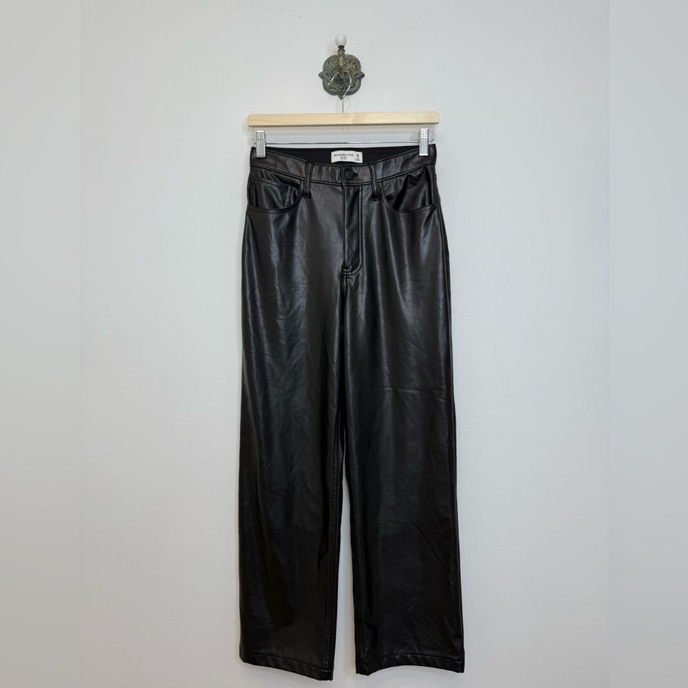 Abercrombie & Fitch Black Loose High Rise Pant Vegan Leather Size 26 Short 2S